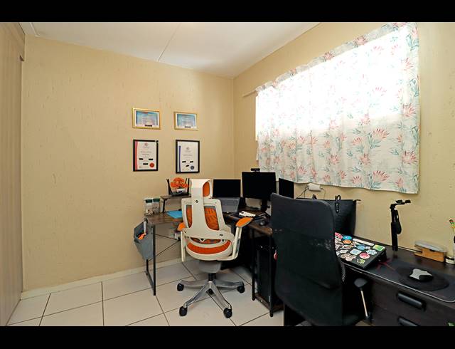 2 BEDROOM APARTMENT FOR SALE IN PAULSHOF